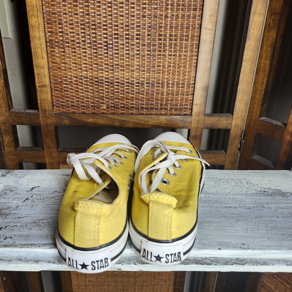Yellow converse all star shoes - Picture 3 of 6